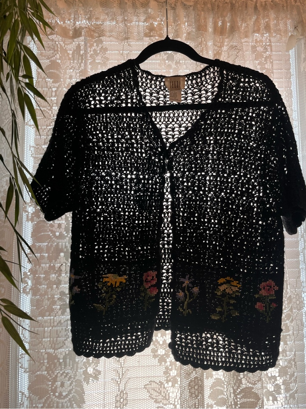 VNTG Women’s Crochet Floral Top